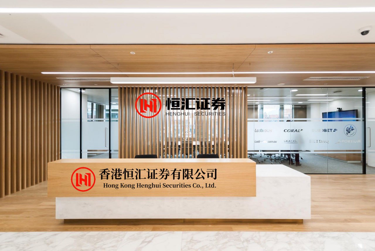 金领速配 英国女子太倒霉！旅游被小狗抓破皮，以为没啥事，却真得狂犬病了...
